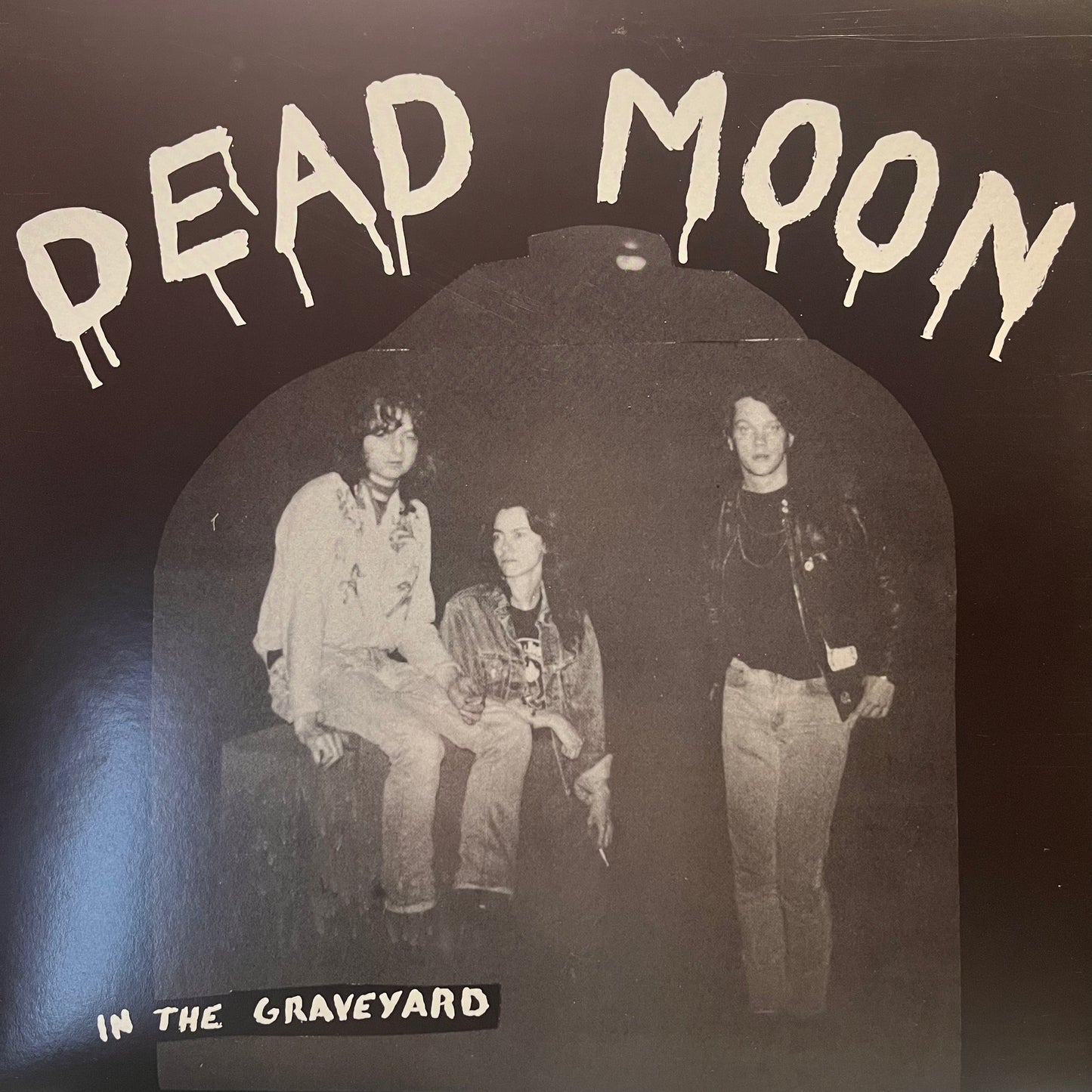 DEAD MOON - IN THE GRAVEYARD